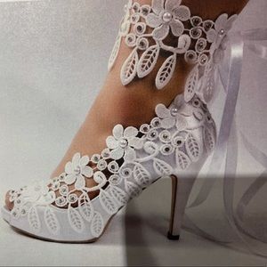 Hi I am selling white heels